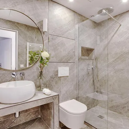 Charming - 2br-6p -in The Heart Of